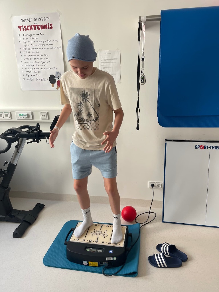 Leon bei der Physiotherapie